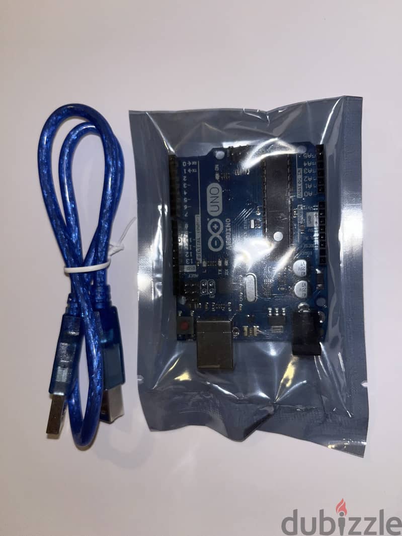 Arduino UNO R3 with USB Cable 0