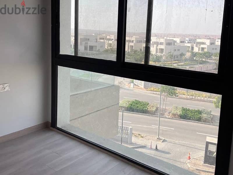 شقة 3غرف للبيع متشطبة كامل استلام فوري عند المركز الطبي العالمي كمبوند البروج Finished 3BR apartment for sale ready to move next to IMC in Al Burouj 1