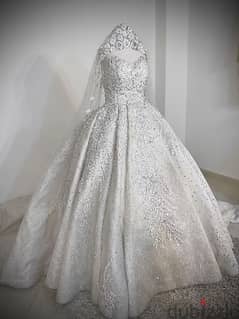 فستان زفاف تصميم العقاد لقطه