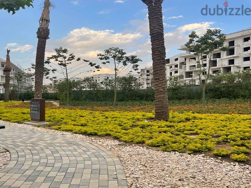 Resale V Residence Apartment with garden fully finished ready to move very prime location with the lowest price in the market 4