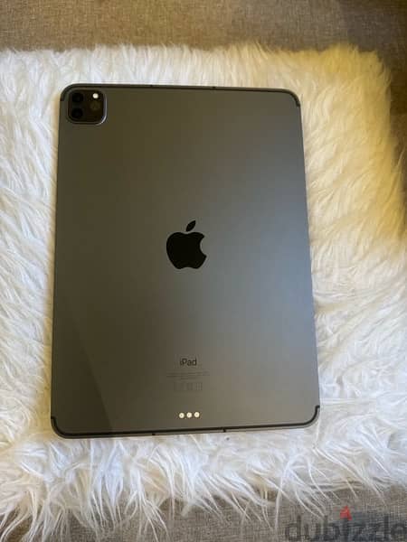 Apple iPad Pro 3rd Generation 11-inch Space gray with Cover 4