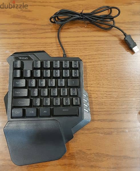 One Handed Gaming Keyboard - حالته جديد ممتاز- قابل للتفاوض 0