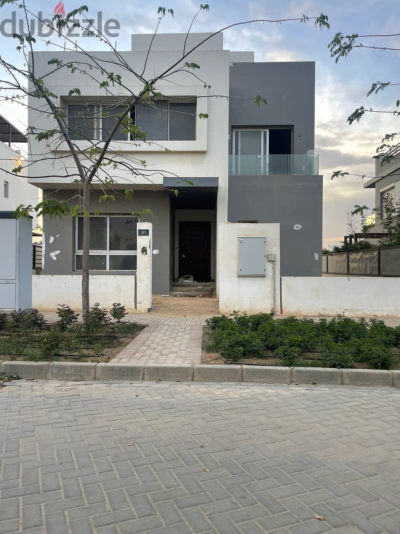 for sale Standalone modern in Hyde Park ,ready to move , with the lowest total, in the market, on the view of the landscape 1