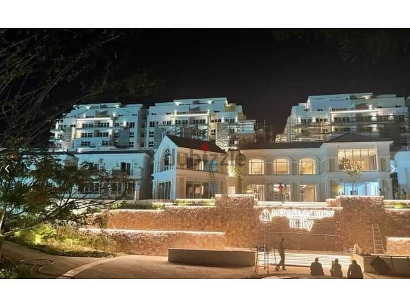 Park Villa, 225 m For sale, prime location under market price corner, Central Park view, in Mountain View Compound 35