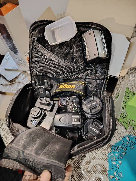 Nikon D3500 كاميرا نيكون بكل حاجتها و لينس وفلاش اضافيين 1