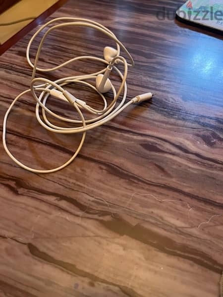 apple headphones 0