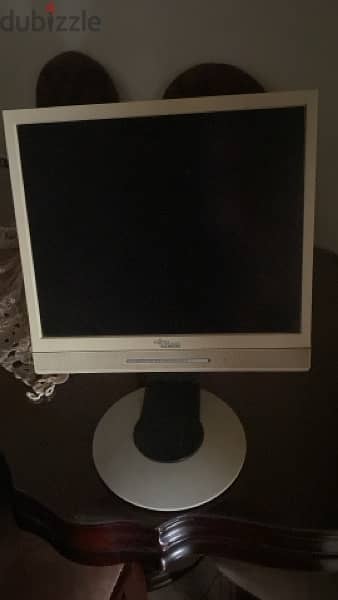شاشة كمبيوتر مستوردة للبيع ب ١٠٠٠ 1