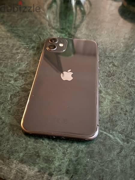 للبيع iPhone 11 - 64 ب العلبة 2