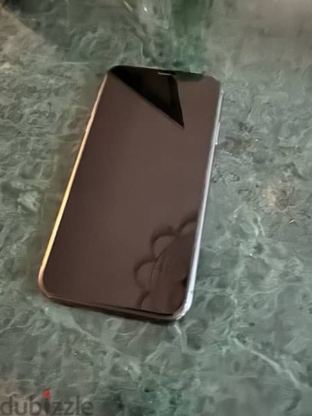 للبيع iPhone 11 - 64 ب العلبة 4