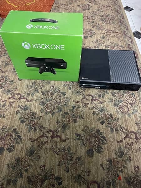 Xbox one 500GB with 4 controllers and 2 games 0