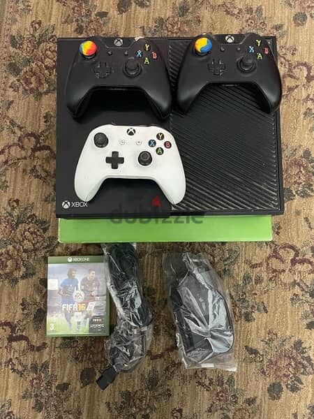 Xbox one 500GB with 4 controllers and 2 games 2