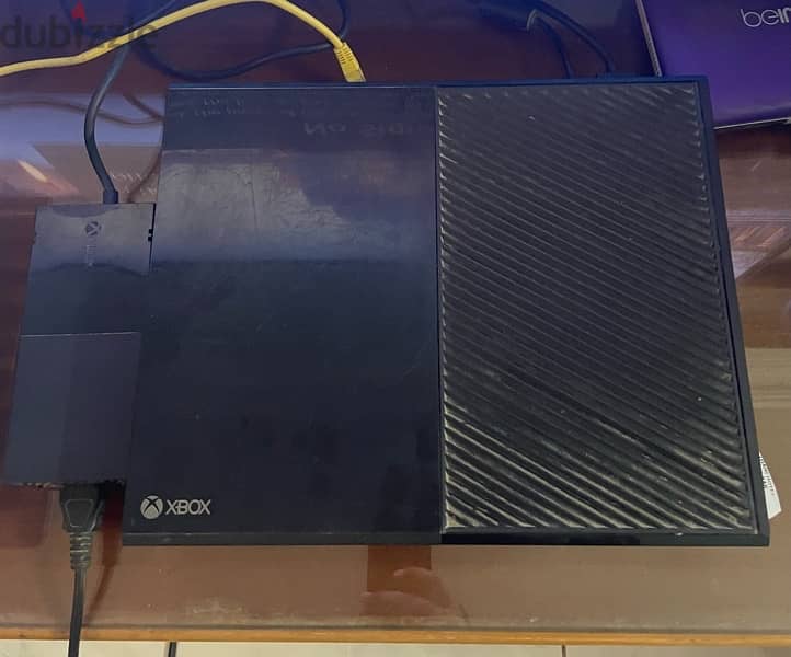 Xbox one 500GB with 4 controllers and 2 games 5