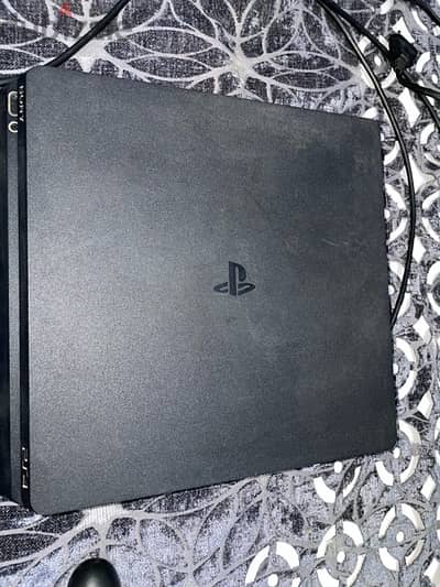 used PS4 slim 500gb Excellent condition 2 original controlleres