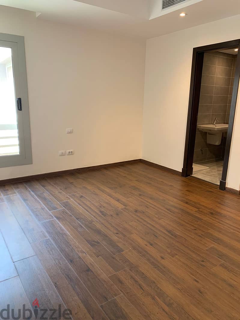 3 bedrooms apartment 200m for rent with AC's , kitchen with Appliances in Cairo festival city شقه 3 غرف للايجار ب كايروفيستيفال سيتي نص مفروش بالاجهزه 5