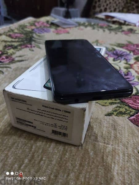 samsung a51 with box مساحه128 ورامات6 بروسيسور Exynos 9611 السعر نهائي 2