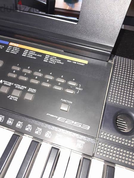 Yamaha org PSR-E253 7