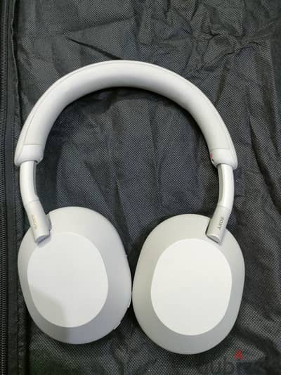 سماعه sony wh-1000xm5 اورجنال للبيع السماعه جديده و عازله للضوضه