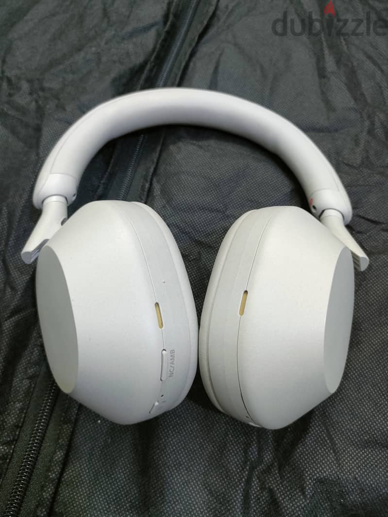 سماعه sony wh-1000xm5 اورجنال للبيع السماعه جديده و عازله للضوضه 4