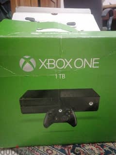 Xbox one 1 TB withe two controllers with game pass