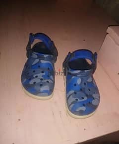 حذاء كروكس مقاس ١١ اطفالي للبيع