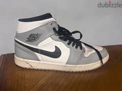 Grey Jordan 1 size 43/جزمة چوردن ١ مقاس 43 0