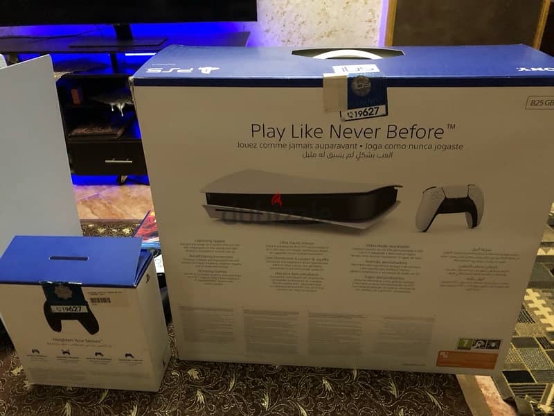 playstation 5 brand new / 2 controllers 5