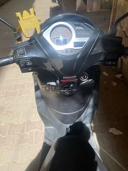 اسكوتر ڤيجوري stplus 200cc رخصه سنتين ونص مرور حدائق الاهرام استعمال ك 2