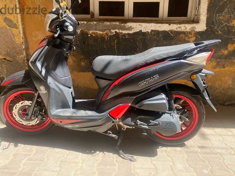 اسكوتر ڤيجوري stplus 200cc رخصه سنتين ونص مرور حدائق الاهرام استعمال ك 3