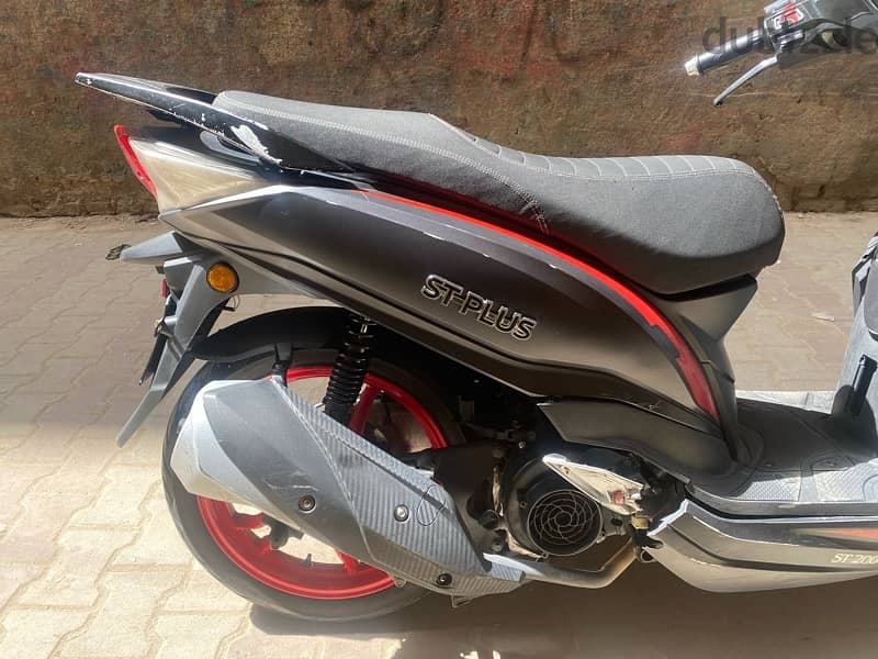 اسكوتر ڤيجوري stplus 200cc رخصه سنتين ونص مرور حدائق الاهرام استعمال ك 6