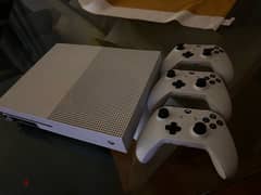 Xbox one S (1 terabyte)  + 2 controllers 0