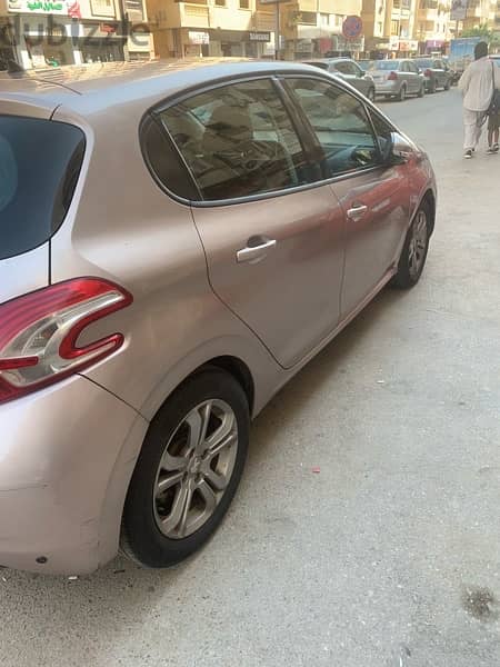 Peugeot 208 2015 4