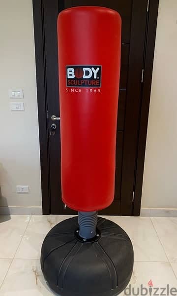 Body sculpture punching bag with base and boxing gloves