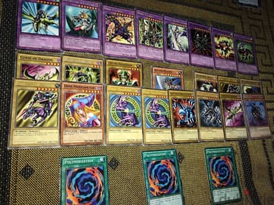 Yu-Gi-Ou اوراق نادرة و مجموعات يوجي متكاملة