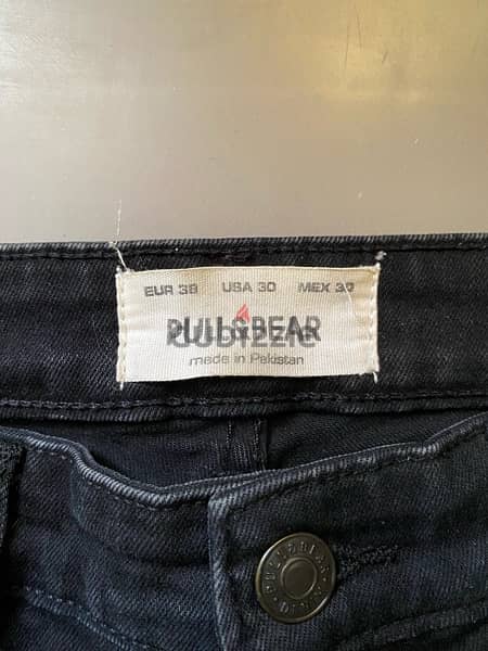 Black Pull & Bear Men’s ripped Jeans size 30US 3