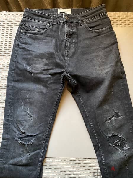 Black Pull & Bear Men’s ripped Jeans size 30US 4