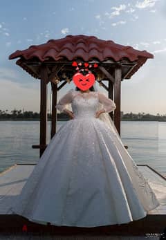 فستان زفاف بالطرحه والهير بيس