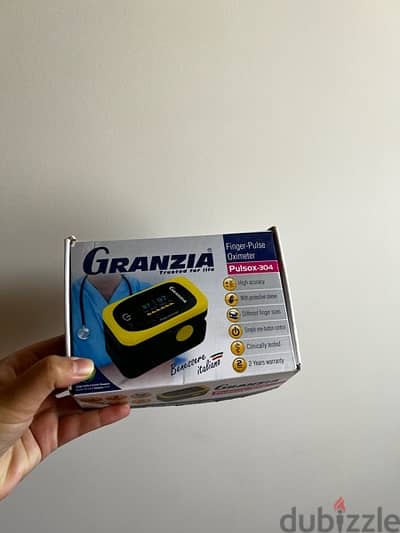 Granzia finger pulse oximeter