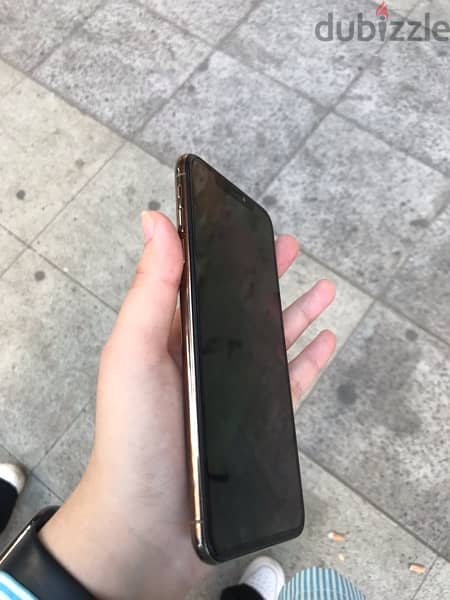 iPhone xs max 4