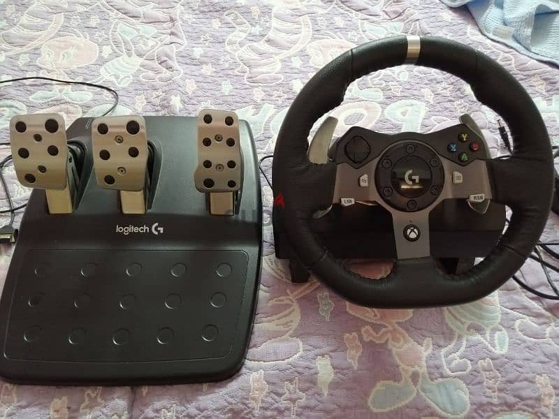 Logitech G920 steering wheel 1