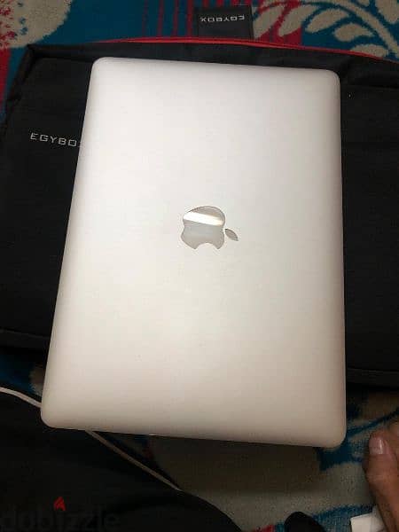 Apple MacBook Air 13.3 inch 
 Early 2015 4