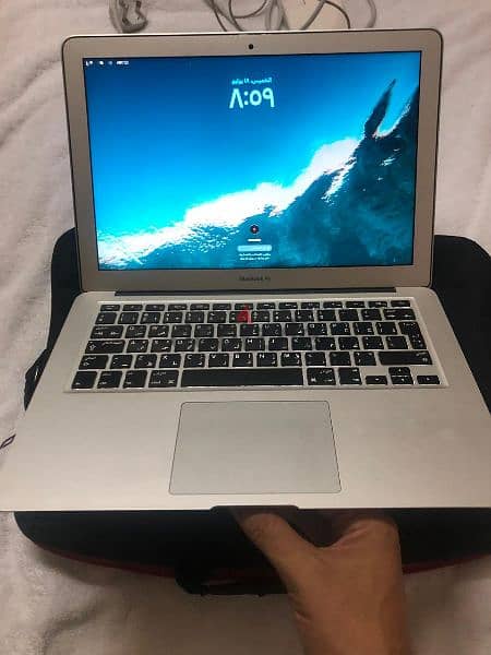 Apple MacBook Air 13.3 inch 
 Early 2015 0