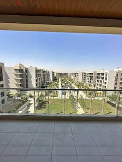 Apartment for sale ready to move in golden square new cairo شقه استلام فوري بجولدن اسكوير بالتجمع مساحه كبيره
