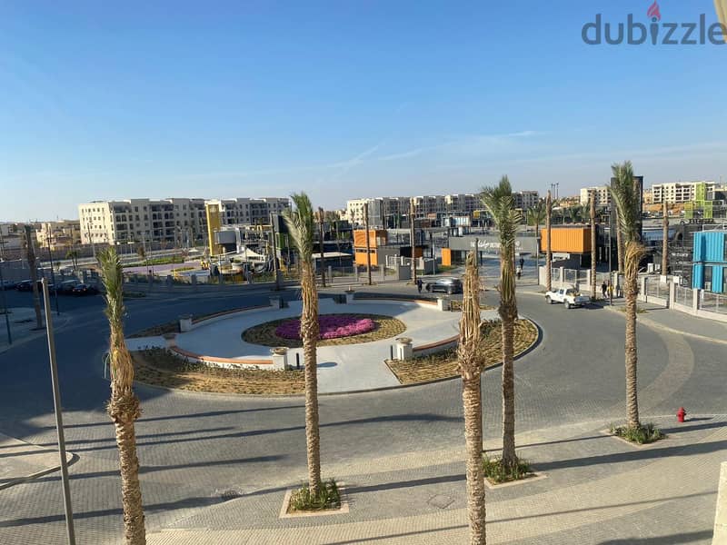 شقه للبيع تطل علي البحيره في كمبوند ميفيدا - اعمار بجوار الجامعه الامريكيه  - Apartment for sale overlooking the lake in Mivida Compound 6