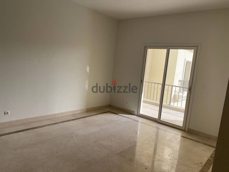 شقه للايجارتطل علي حمام السباحه في كمبوند ميفيدا - اعمار بجوار الجامعه الامريكيه  - Apartment for rent overlooking the swimming pool 11