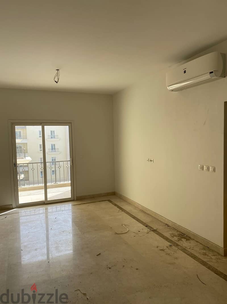 شقه للايجارتطل علي حمام السباحه في كمبوند ميفيدا - اعمار بجوار الجامعه الامريكيه  - Apartment for rent overlooking the swimming pool 12