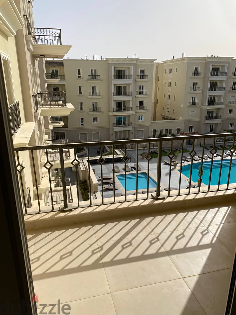 شقه للايجارتطل علي حمام السباحه في كمبوند ميفيدا - اعمار بجوار الجامعه الامريكيه  - Apartment for rent overlooking the swimming pool 14