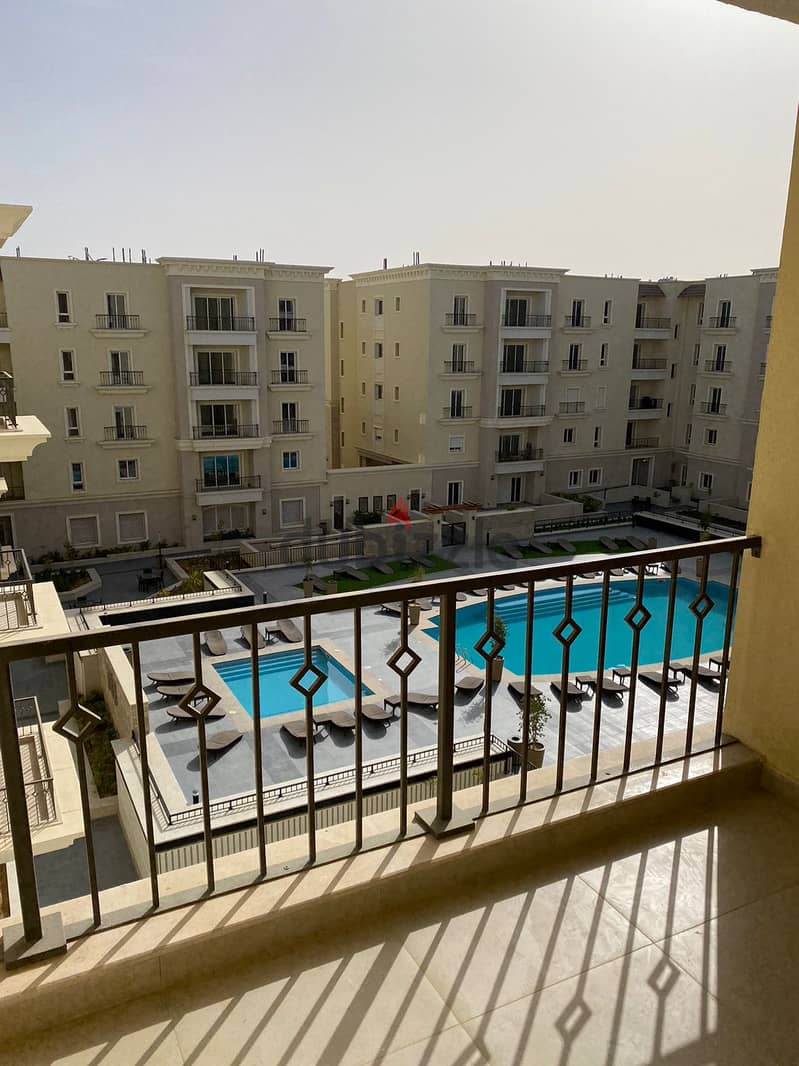 شقه للايجارتطل علي حمام السباحه في كمبوند ميفيدا - اعمار بجوار الجامعه الامريكيه  - Apartment for rent overlooking the swimming pool 15