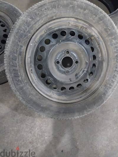 ٤ اطارات كاوتش بريدجيستون مقاس 185/65R15 - مستعمل (البيع بدون الجنوط)