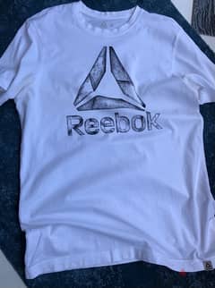 تيشرت rebook original مقاس M ضيق بسعر 599 بدل 1699