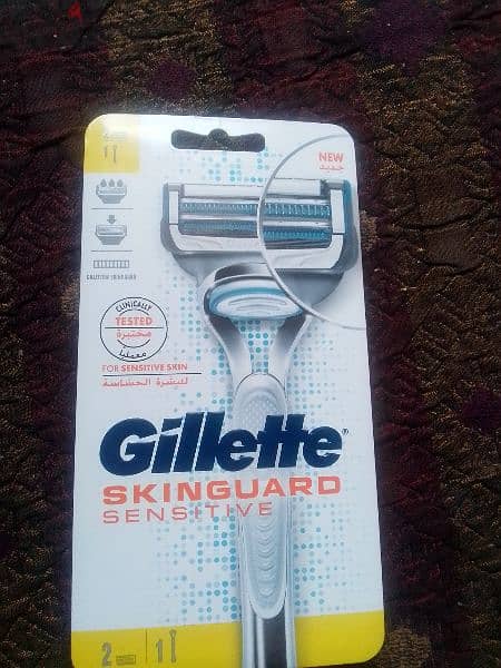 350  سعرها  ومعاها شفرات هديه gillette skinguard 1